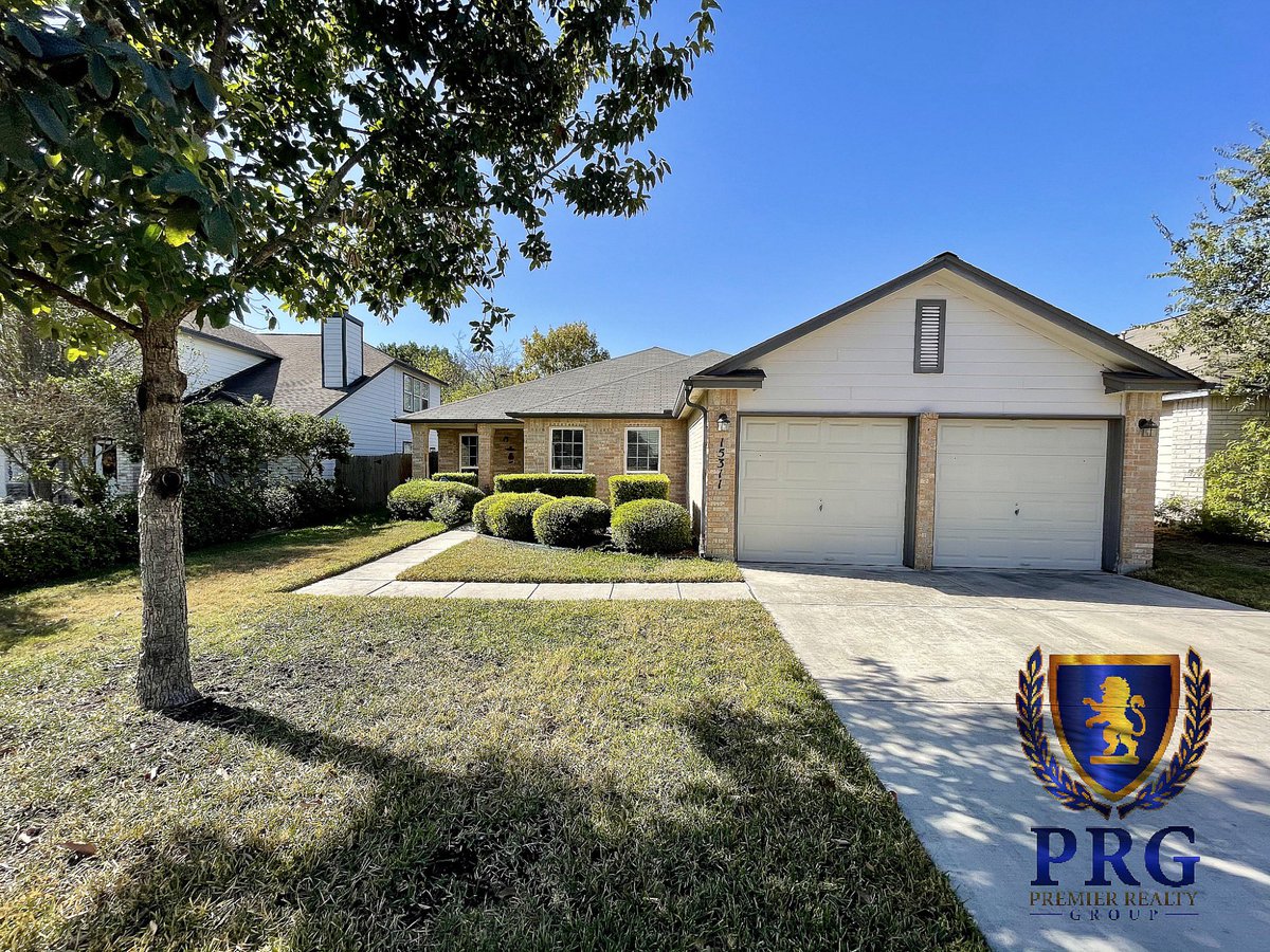 therealAlGuzman's tweet photo. Just Listed! 15311 Spring Rock, 2196 sqft, 3/2 with office/study. This amazing property backs up to a quiet, beautiful greenbelt and is just minutes from HEB &amp; a new shopping center! $239,000  MLS#1497178 #justlisted #newlisting #prg #sanantoniohomesforsale #texas #forsale https://t.co/IabkBxQmy3