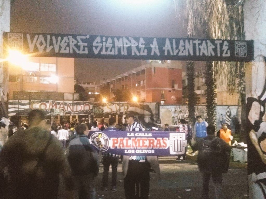 LA CALLE PALMERAS 1995 tweet media