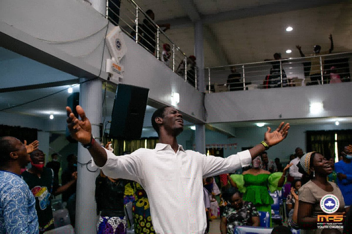 rccgmps's tweet photo. 🎶🎶
...Lord, I am grateful for Your kindness
I'm grateful for Your grace
You shed Your blood that I might live
Where would I be if not for You...
🎶🎶

#rccgmps #sundayservice #worship #praise #God #Church #Jesuschrist #greatoverflow #3hrsmmp https://t.co/DTxBSYsVl2