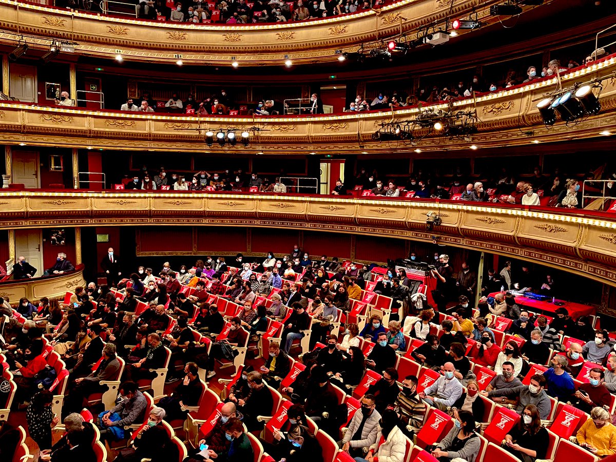 TeatroZarzuela's tweet photo. Todo preparado para el concierto de @RodrigoCuevasG.
👏👏👏👏
#Toix3 https://t.co/7Hv5pBzY4z
