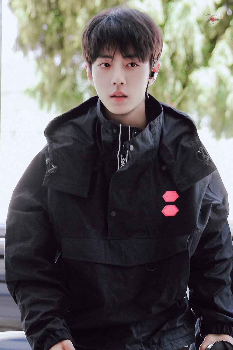 wxyzybxz's tweet photo. Xiao Zhan???!?!?!!!! for a second I thought it wasn’t xz😭 omgg xiao zhan 😭 XIAO ZHAN!! Xiao Zhan🥺

cr. 战挼春色·肖战 https://t.co/mf25VDfYSh