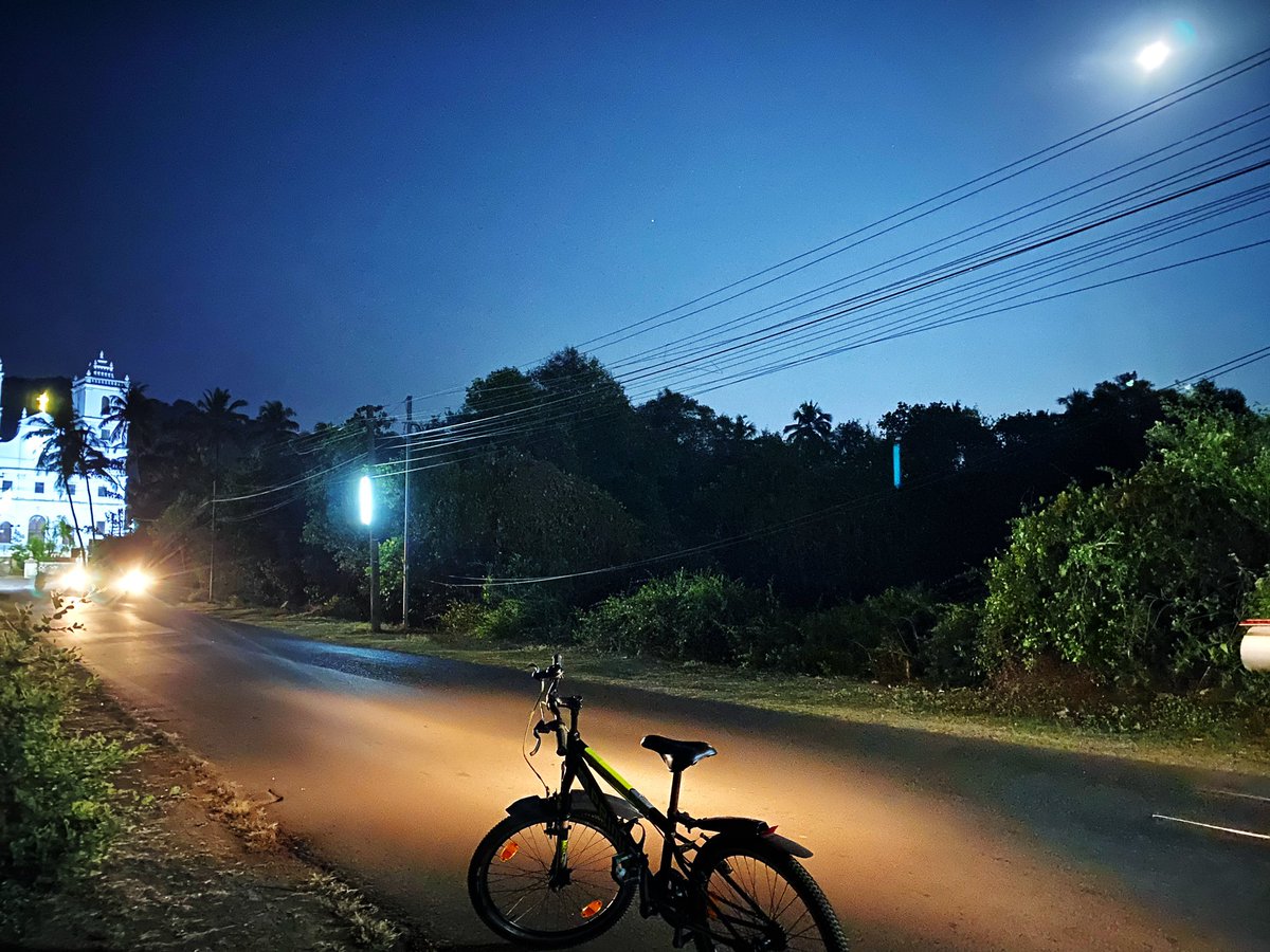 paponmusic's tweet photo. Night Cycling ... and conversations with the full moon. #goa #villagelife https://t.co/KmH4DDKGf1