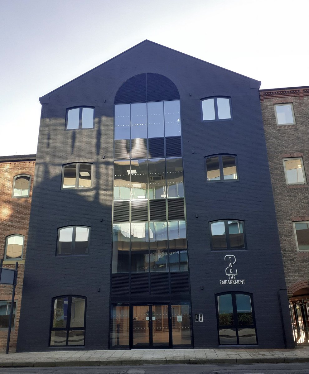 2_TheEmbankment's tweet photo. Now don’t I look #stunning! #newimage #creativespaces #Leeds #primeoffices #leedsoffices #creative  #refurbishment #makeover #2embankmentLeeds #statementoffice #modernspace #leedsbusiness https://t.co/CbHKqPclzv