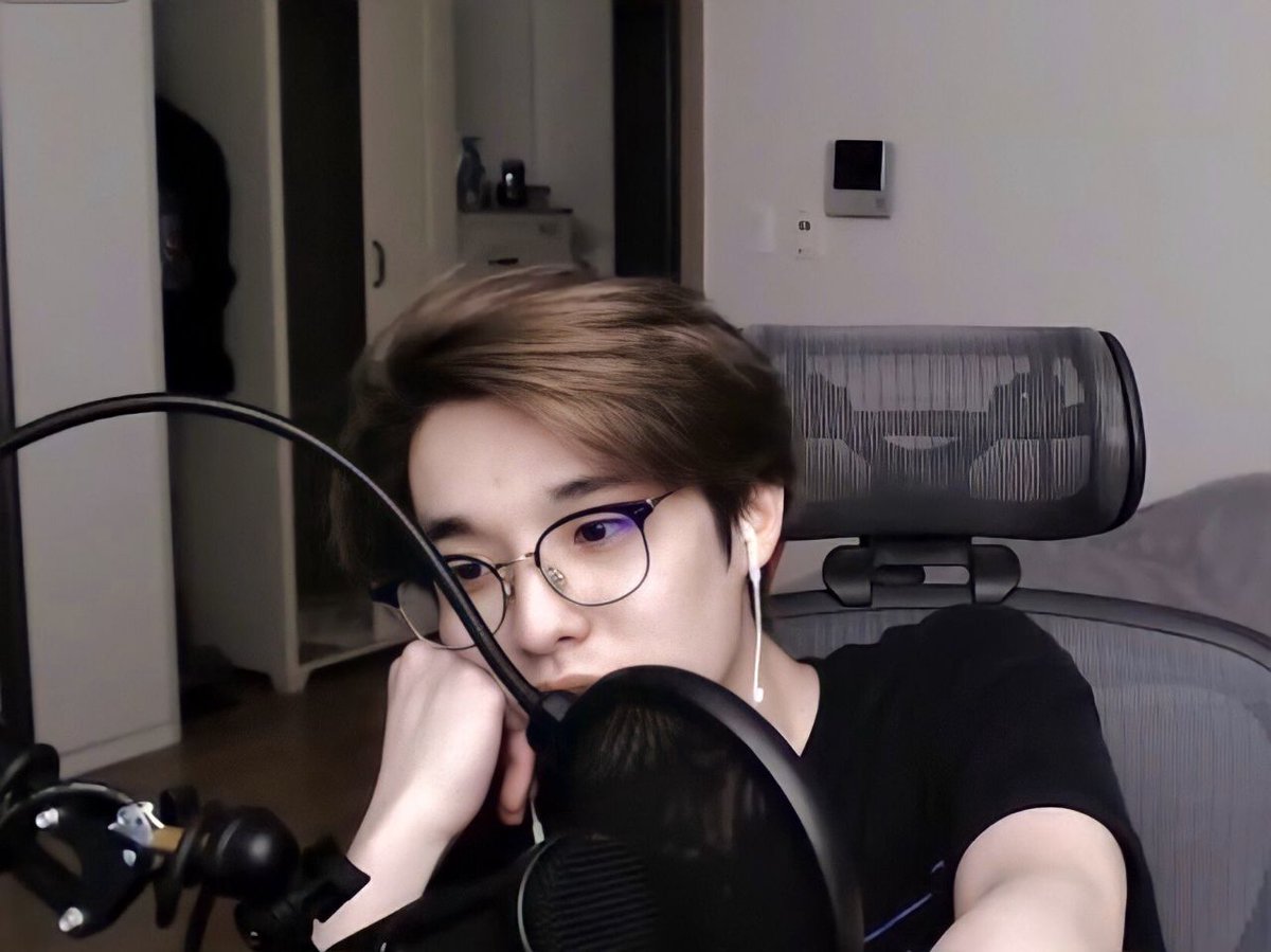 ` 𝐉𝐀𝐘𝐝𝐞𝐧 tweet media