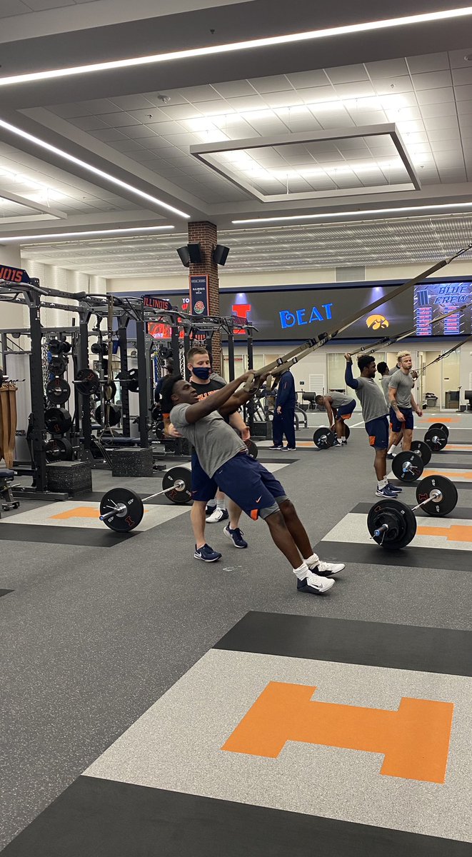 Loustrength's tweet photo. A great week starts with a great day and a great day starts with a great lift! #Getbig #GYMR @chasebrown____ @JoshBhebhe @illini_doug https://t.co/VUE5XNGIyS