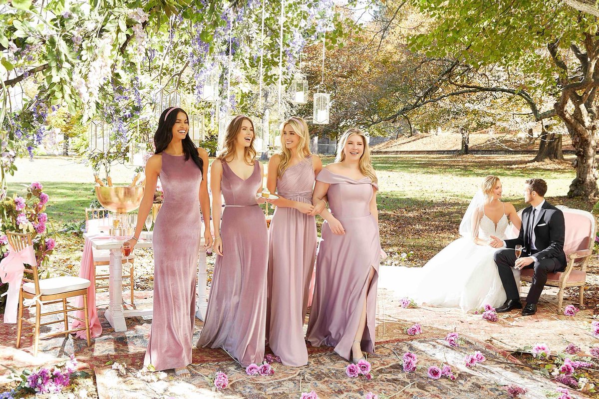 circleparkbride's tweet photo. Bridesmaids for the day but friends for life 👯‍♀️👯‍♀️
How many if your friends have all been in each other’s weddings?! Comment below—>
.
.
.
#bridesmaids #bridesmaidsdresses #weddinginspiration #weddingstyle #dallasweddings #mordermwedding #engaged #weddingcolors #weddingpalate https://t.co/Xoo4NEKooJ
