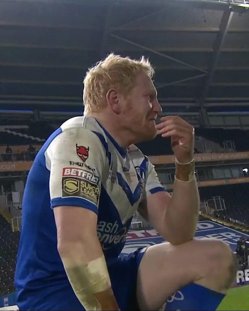 After 422 NRL/Super League matches, James Graham’s career comes to an end with a Grand Final win.
What a way to go out!!! One Tough Cookie. 
#SuperLeague #GrandFinal