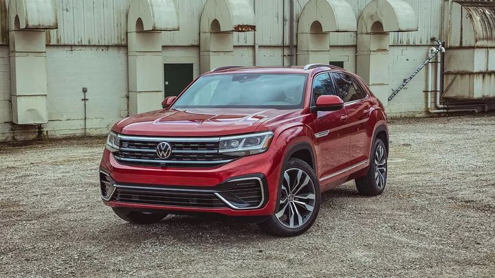 When you want the size and space of a large SUV but only need seating for no more than five, you should be driving the #Volkswagen #Atlas #Cross #Sport. Learn more about the new model from the Road Show by CNET. || cnet.co/3cKCL6R
