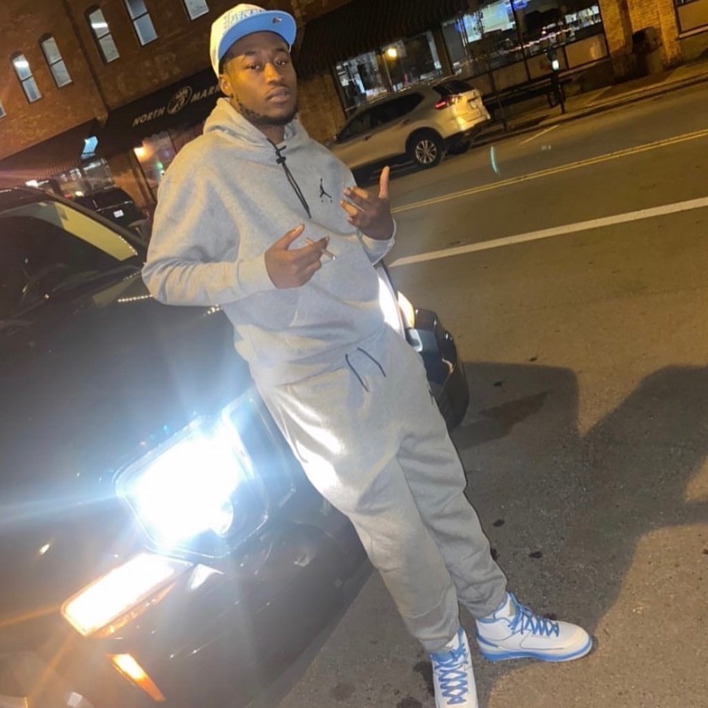 NinoSosa_'s tweet image. One nigga telling will take the Gang away washing Blood 🩸 wit bleach don’t wash the Stain away #KingBercy 💛🚧🖤 #FarEast #StopSnitching!!!