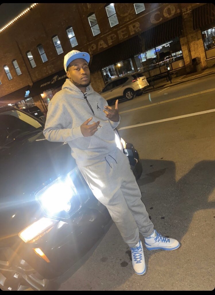 NinoSosa_'s tweet image. One nigga telling will take the Gang away washing Blood 🩸 wit bleach don’t wash the Stain away #KingBercy 💛🚧🖤 #FarEast #StopSnitching!!!