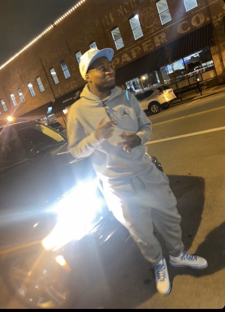 NinoSosa_'s tweet image. One nigga telling will take the Gang away washing Blood 🩸 wit bleach don’t wash the Stain away #KingBercy 💛🚧🖤 #FarEast #StopSnitching!!!