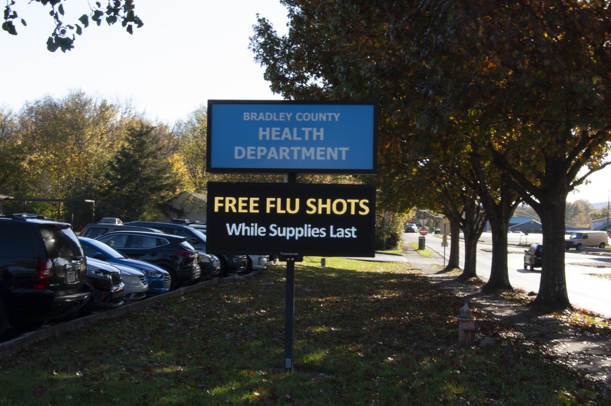 EMCs are an important communication tool to help health facilities keep their most urgent messages in front of the public. Installation by dealer partner Professional Sign Services #EMC #digitalsignage