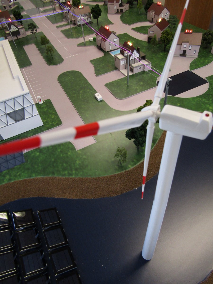 ORCLEnergyWater's tweet image. Who&apos;s at the ♥️ of the Oracle Industries Innovation Lab&apos;s tiny town 🏨🏠🏭🏛️? Our favorite fella @agarwalashish.  #OracleIIL blogs.oracle.com/utilities/agar…