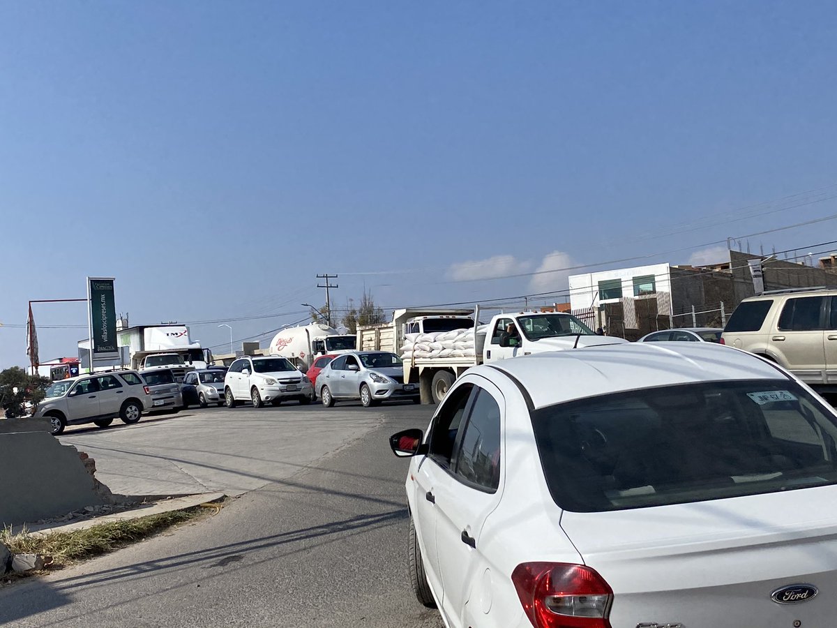 monicasutton's tweet image. #SanMigueldeallende completamente colapsado por obras, sin policias y las alternativas para salir Queretaro cerradas ¿Que hacemos?😡 @UnSanmiguelense #Gauanajuato @NTelevisa_com