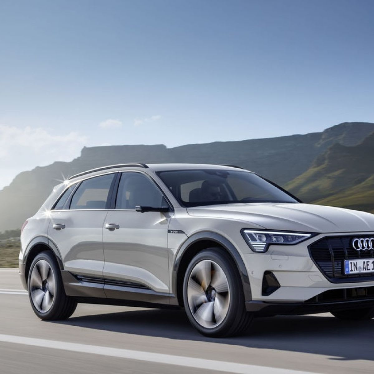 ⚡️ All electric, all Audi.

Browse, order and drive away in the Audi #etron with Click&amp;Drive: lookers.co.uk/audi/new-cars/…