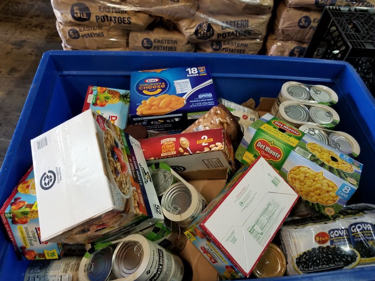 MuslimYouthUSA's tweet photo. Our #MuslimYouth of @MKA_NorthJersey got into the spirit of #GivingBack by volunteering and donating food to @CFA201 on the day after #Thanksgiving. Serving our communities, #WhatMuslimsDo #FeedingOneMillion #ThankfulToAllah #MuslimYouthGiveThanks https://t.co/Q8KknVhU5D