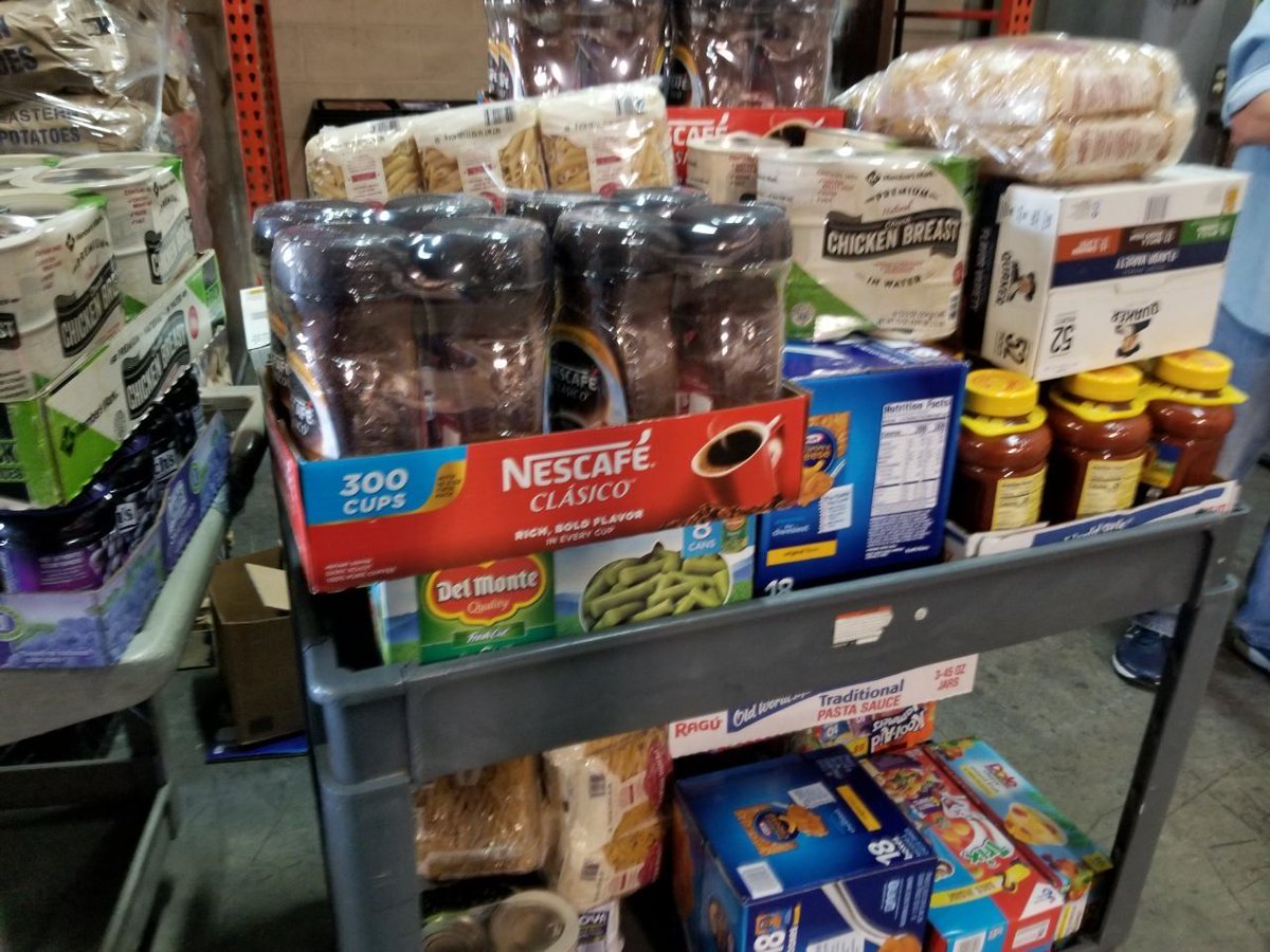 MuslimYouthUSA's tweet photo. Our #MuslimYouth of @MKA_NorthJersey got into the spirit of #GivingBack by volunteering and donating food to @CFA201 on the day after #Thanksgiving. Serving our communities, #WhatMuslimsDo #FeedingOneMillion #ThankfulToAllah #MuslimYouthGiveThanks https://t.co/Q8KknVhU5D