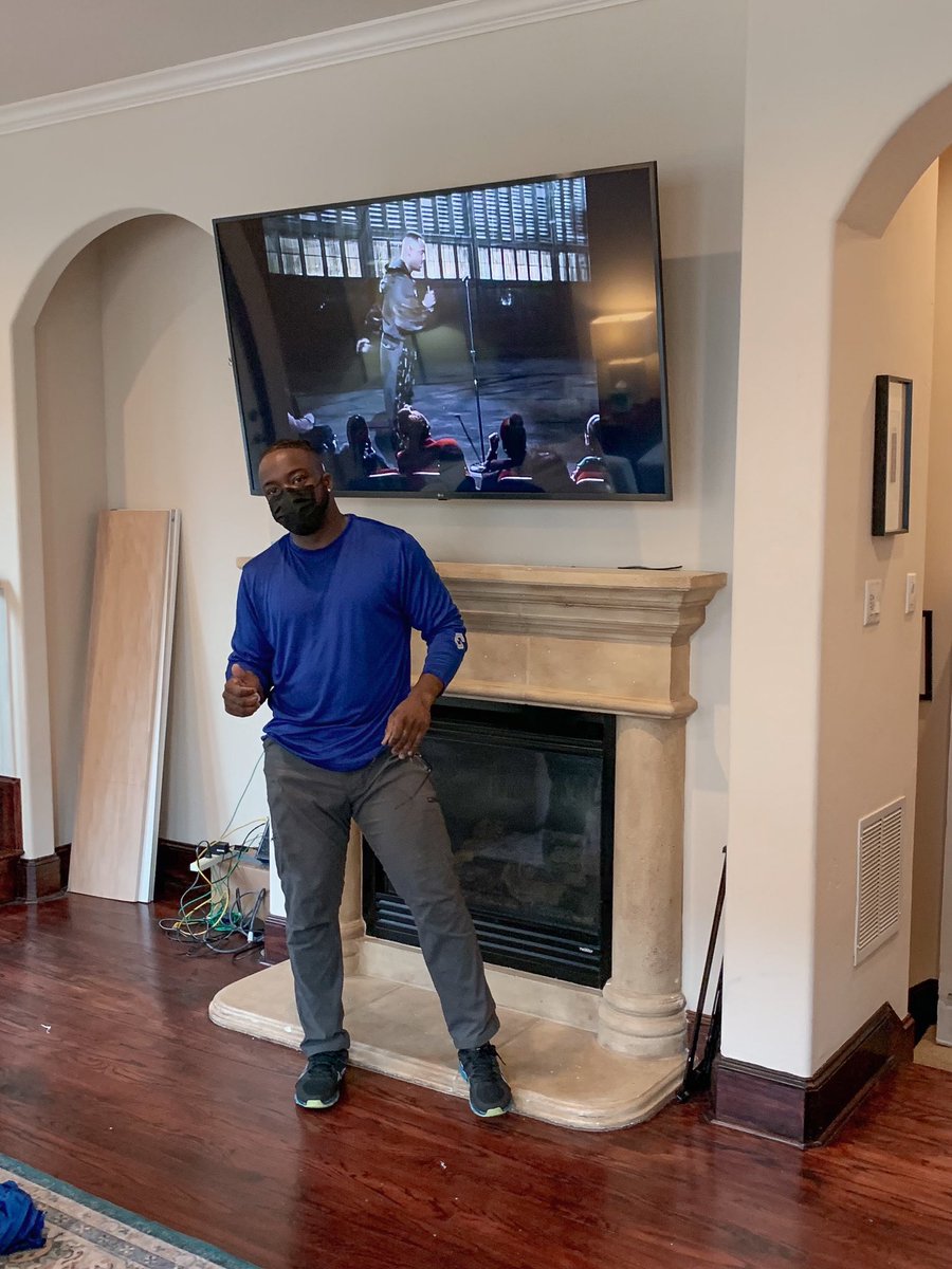 1shakee's tweet photo. Mounting a lot of TVs today in #Dallas 📲972-299-3846 if you need yours up ! https://t.co/ZgstPqYfU3