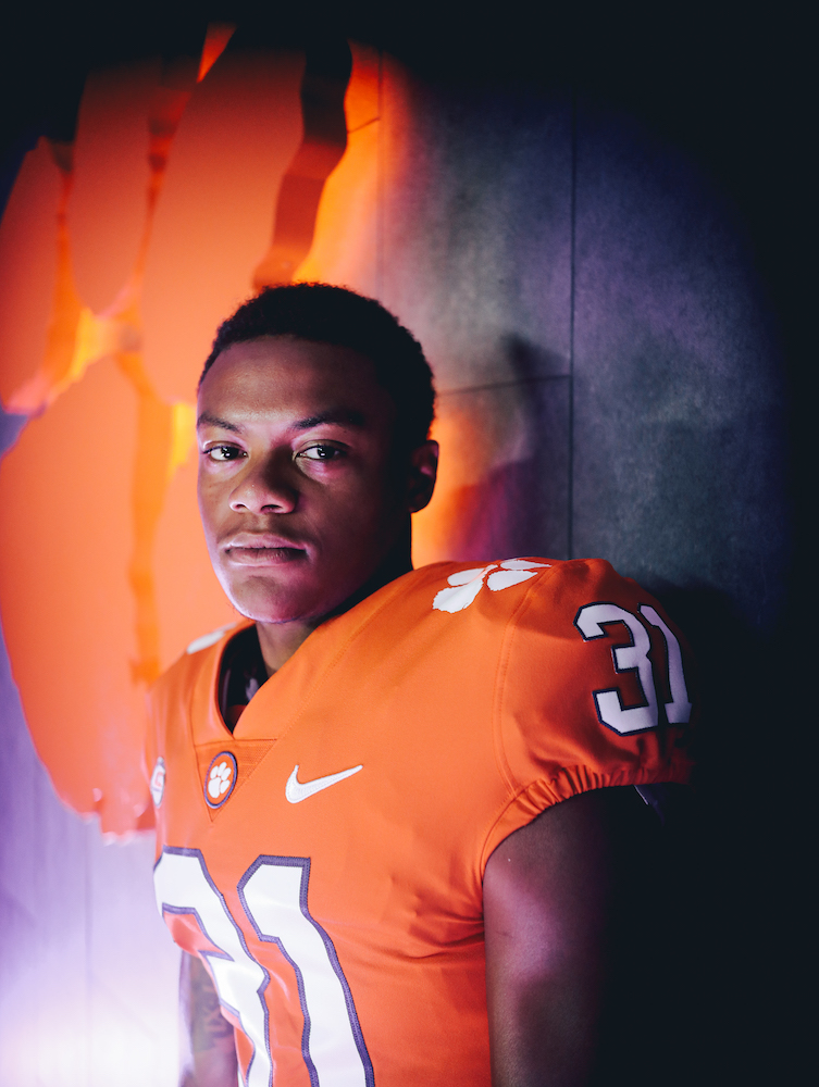 Portraits of your ACC Quarterback, Receiver and Defensive Back of the Week. #ALLIN

1️⃣6️⃣ QB Trevor Lawrence
1️⃣7️⃣ WR Cornell Powell
3️⃣1️⃣ CB Mario Goodrich

📰: clemsontigers.com/three-tigers-c…