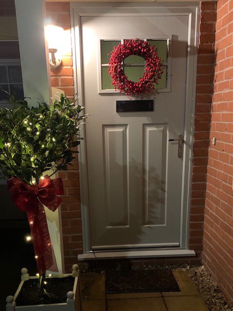 RobbieChrimes's tweet photo. Wow wow wow - Got it’s #Christmas #wreath already - this is an #amazing #transformaton @EnduranceDoors @avocetabs #supplied #installed in #stafford today @freefoam @REHAUWindows https://t.co/zmooKNes6F