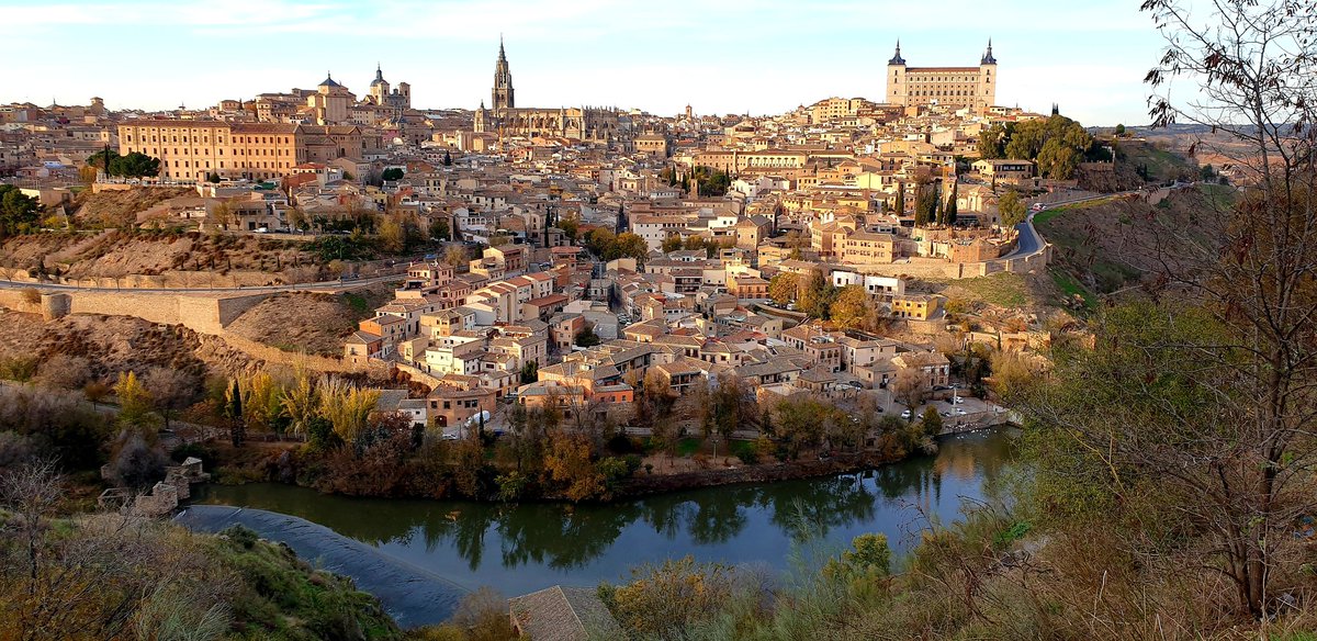 Babelita's tweet photo. Atardecer a la ribera del Tajo...
Y así se despide noviembre...
#Toledo #Alcazar #convistas #viewpoint #river #Tajo
#sunset #sunsetlover #november
#compartetuatardecer #picoftheday
#Tablerodejuego
https://t.co/FzsJlqYZp1 https://t.co/NYhcVI7tGZ