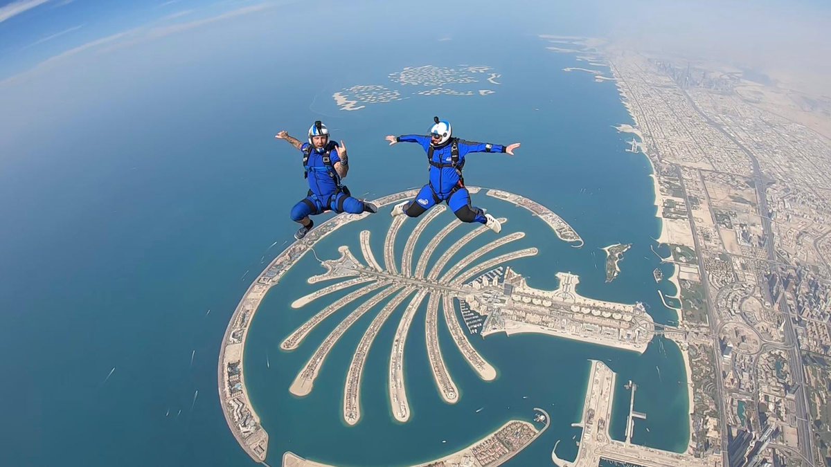 GFORCE_SKYDIVE's tweet photo. Feel most alive when our hearts skip a few beats 😜

#gforceskydiving #skydiving #freefall #adrenaline #feelalive #noregrets #altitude #blueskies #upsidedown #freefly #cookiehelmets #becomeaskydiver #parachute #skydivingofinsta #photooftheday #thisisliving #livelife #extremesport https://t.co/3jdAh5NttT