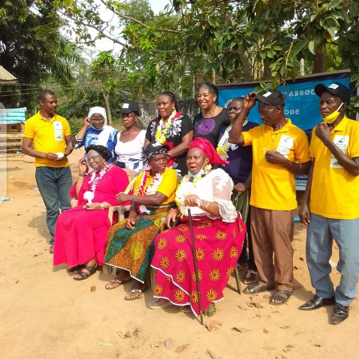 DewDropNGO's tweet photo. 1/2. Special guests, Madam Regina Amadi-Njoku, UN Asst Sec General rtd, and Iyom Josephine Anenih, former Minister, Women Affairs, with Exco members of Umuode Seenagers Asso, Dewdrop Executives and ... 

 #mondaythoughts #MondayMotivaton https://t.co/uTl7DZ4dws