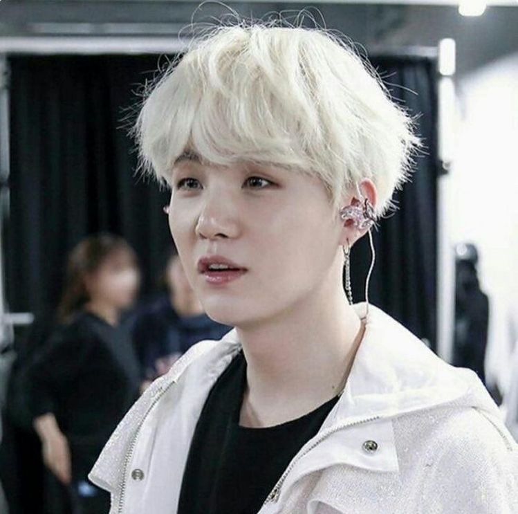 Бтс suga. Шуга из бтс. Шугой называется. Шугой называется. Юнги блондин 2021.