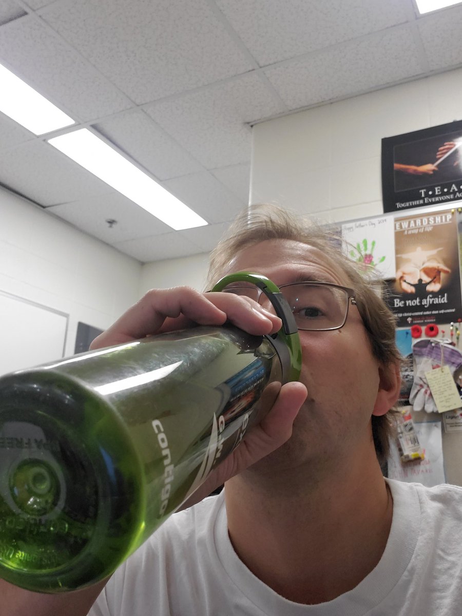 SacredHeartPE's tweet photo. Drinking lots of water is important for proper body maintenance! #CTTCSWELL https://t.co/KT2ZKebxUi