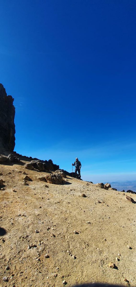 4,870 msnm en el Iztaccíhuatl #Senderismo #Montañismo #VisitMéxico #Experiencias #Libre #Deporte #Salud #Libre #Trekking https://t.co/vs91rnwiGb