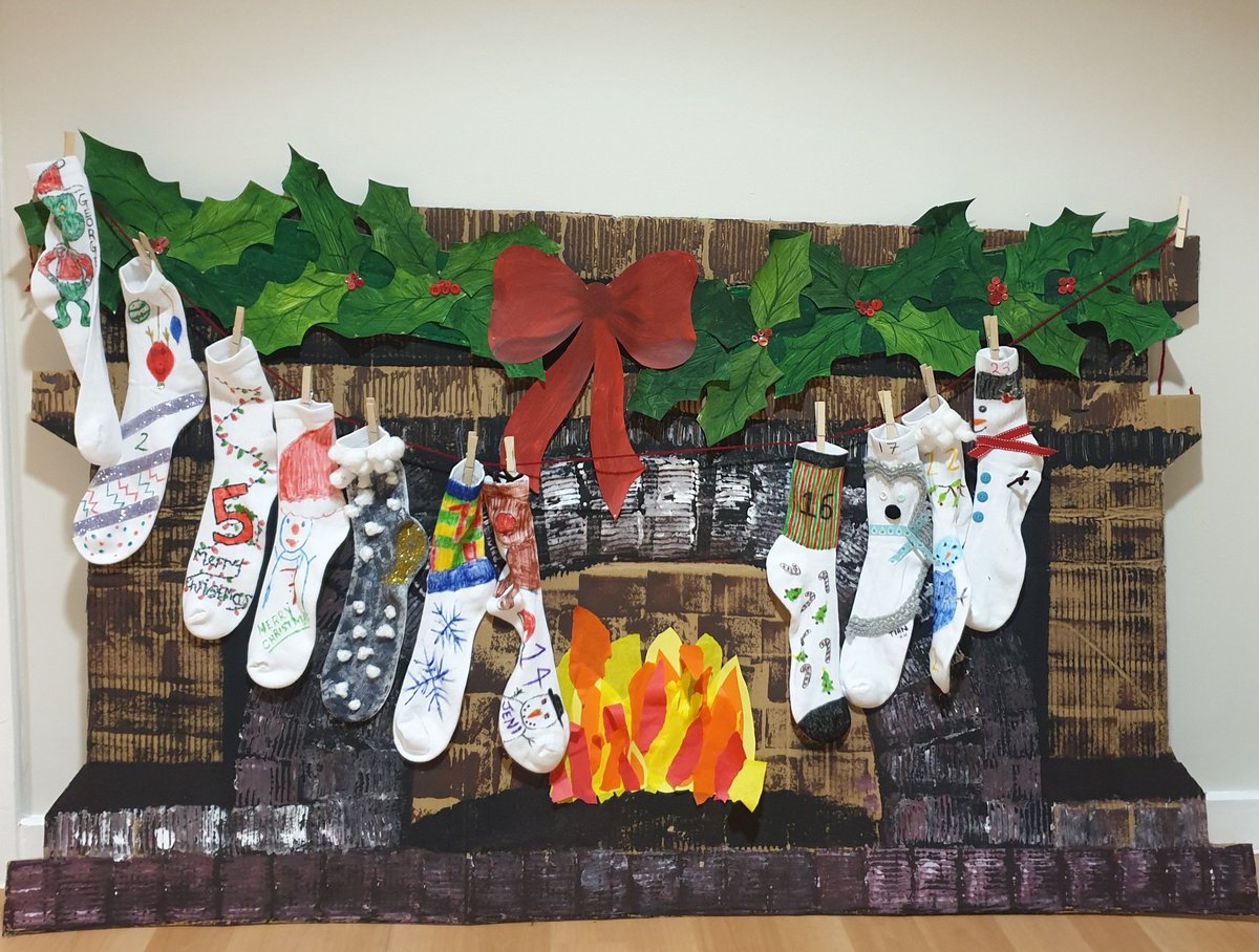 Lucy__OT's tweet photo. My patients amaze me everyday! Every single patient on the ward has come together to make this advent calendar 🥰 Merry Christmas from #LangleyWard! #EatingDisorders #OccupationalTherapist #MerryChristmas @LPTnhs https://t.co/i9sB6KmJXT