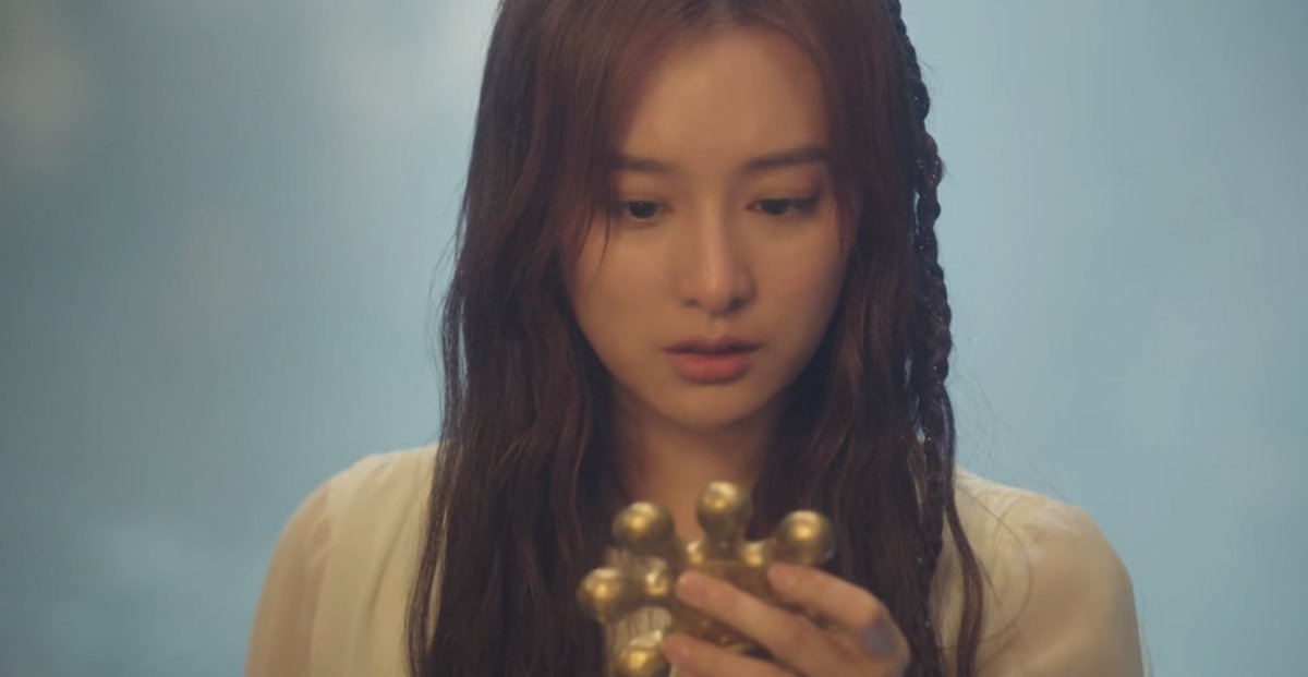 2) The bellAsa Sin's star bell looks like the actual Korean artifacts... These octagonal star-shaped bells (with bells attached to the eight edges) are often found in pairs and were used during rituals in the Bronze Age  #ArthdalChroniclesSource:  https://koreajoongangdaily.joins.com/2018/05/13/koreanHeritage/Treasure-Bronze-bells-offer-a-look-into-ancient-rituals-religion/3048058.html