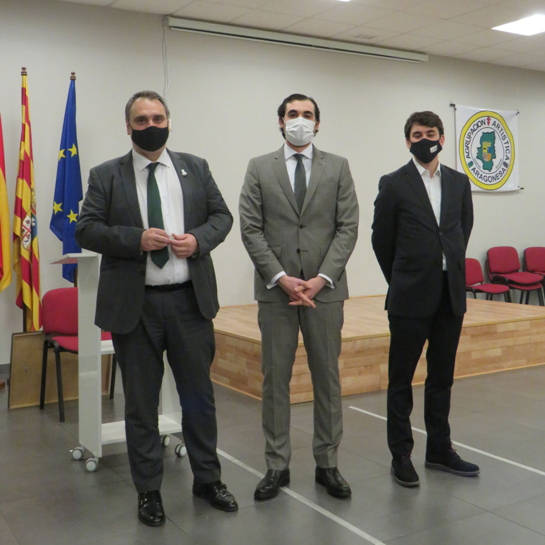 AgrupArtistica's tweet photo. Día del socio: Entregamos la insignia a Fernando López Guaita (ajedrez) y  Ricardo Batista Martínez (modelismo). El socio de mérito Ángel Salcedo Oliver. Recordamos a Rosa Lasierra, Ramiro Albericio, Manuel Castelló y Pilar Torreblanca.   https://t.co/98J6RunNFm https://t.co/Y022NVgMrz