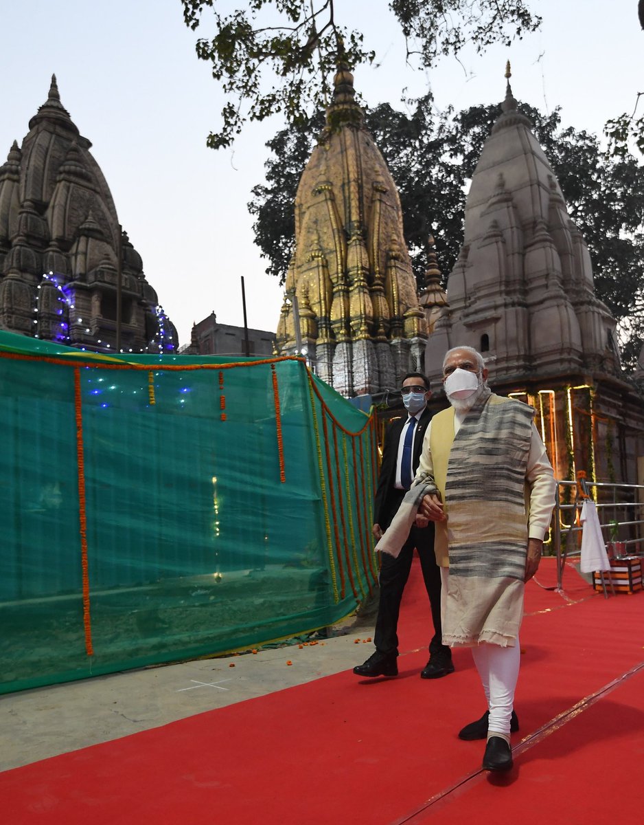 Earlier today in Kashi, prayed at the Kashi Vishwanath Temple. Also reviewed the Kashi Vishwanath Dham project. This project will boost tourism, benefit citizens of Varanasi and improve the local economy. https://t.co/YW5Cp4bn7D