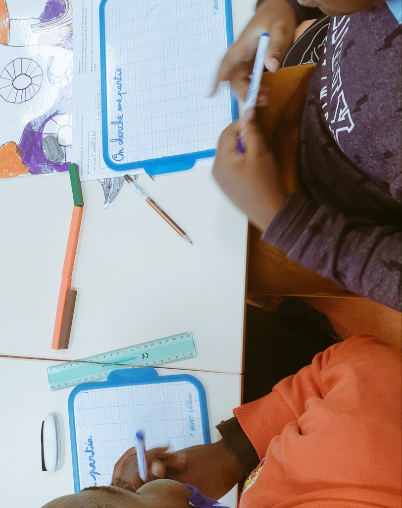 Lechne5's tweet image. "Merci de nous avoir aidés": c'est sur ces paroles d'enfant que se termine cette journée riche au sein des constellations. Des élèves qui prennent confiance et plaisir à résoudre des problèmes.
#planmaths #referentmaths #expliciter #modeliser #resolutiondeproblemes