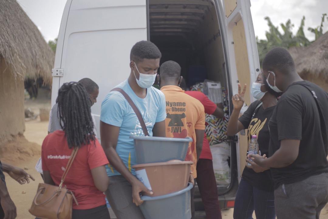 joyfulwayinc's tweet photo. Happy New Week fam!
Over the weekend, we paid our friends in Aboasa, Tongo and the neighbouring communities a visit to share the Word; and to distribute food and medical supplies to them.
Glory to God!
#JoyfulWayInc
#Outreach
#DressReadyForService https://t.co/4tFhUxrBO5