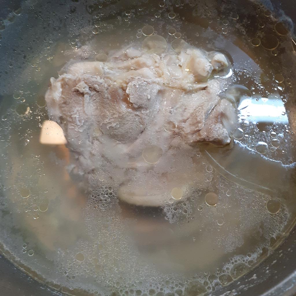 haycorns030222's tweet image. This is chicken soup I boiled for one hour. I will cook Singapore rice 🥰🥰🥰
#Cooking #CookingChicken #chinacuisine #cuisinechinois