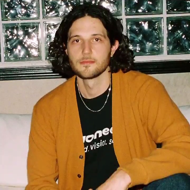 Take a look around @jimestack's creative space 👀
His banger Can We with @KacyHill is on the #POLLEN playlist now 🌸 https://t.co/LM2gsLvfAv https://t.co/Uebare1QQt