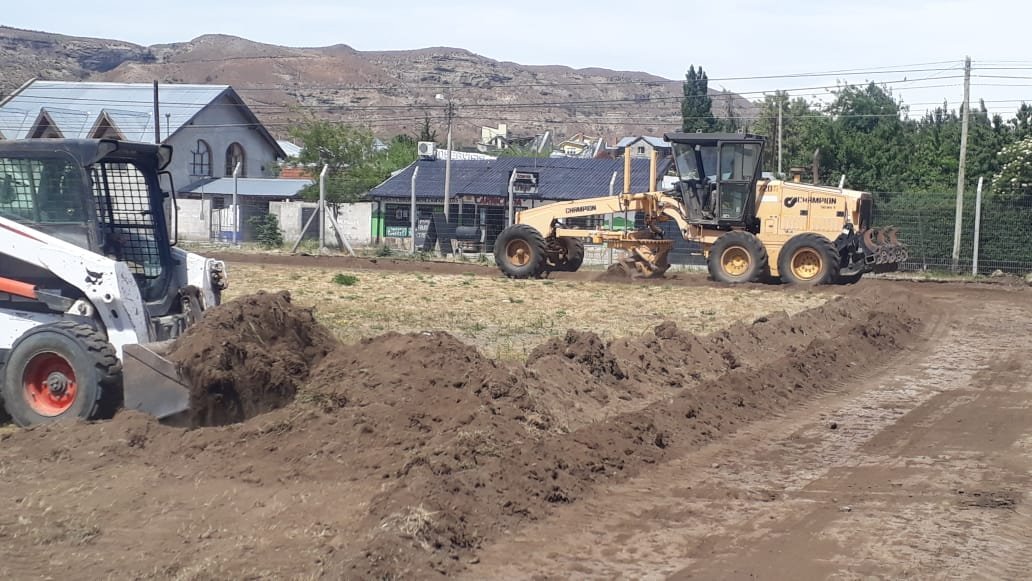 Belgranodesquel's tweet photo. Obras en el club! Se despeja el terreno para la cancha de fútbol 5, sigue el adoquinado y también la vereda perimetral. #Esquel
Vamos Belgrano! Seguimos creciendo!

@nacionalesquel @LaPortadaDiario @christiangsalas @PaolaSoto78 @NDEsquel https://t.co/xbk7QhhBJy