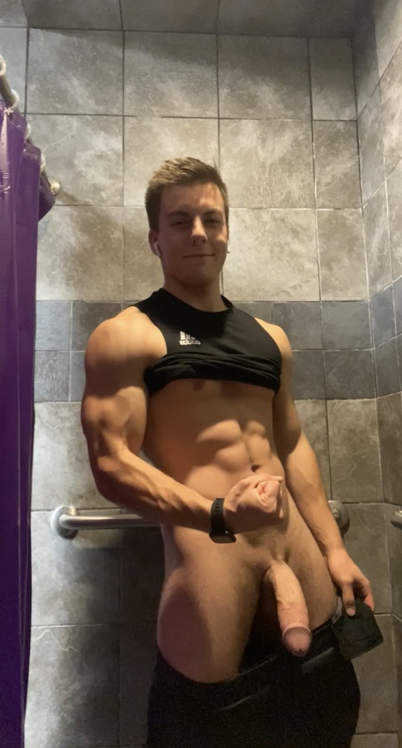 Gym shower with my cock out, why's up 
https://t.co/dqZPLhJ3t1 https://t.co/yNBT9RB5vg