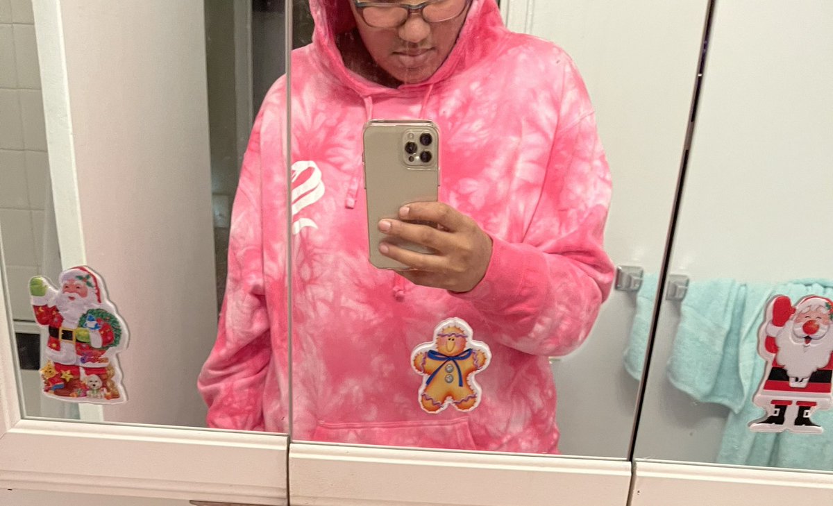 Denise_C96's tweet photo. Definitely gonna be my new favorite hoodie. Shipped so quick too. Love it. @RandyOrton @KimKlro #SLTHR #SLTHRShop https://t.co/ocFyKb6Suq