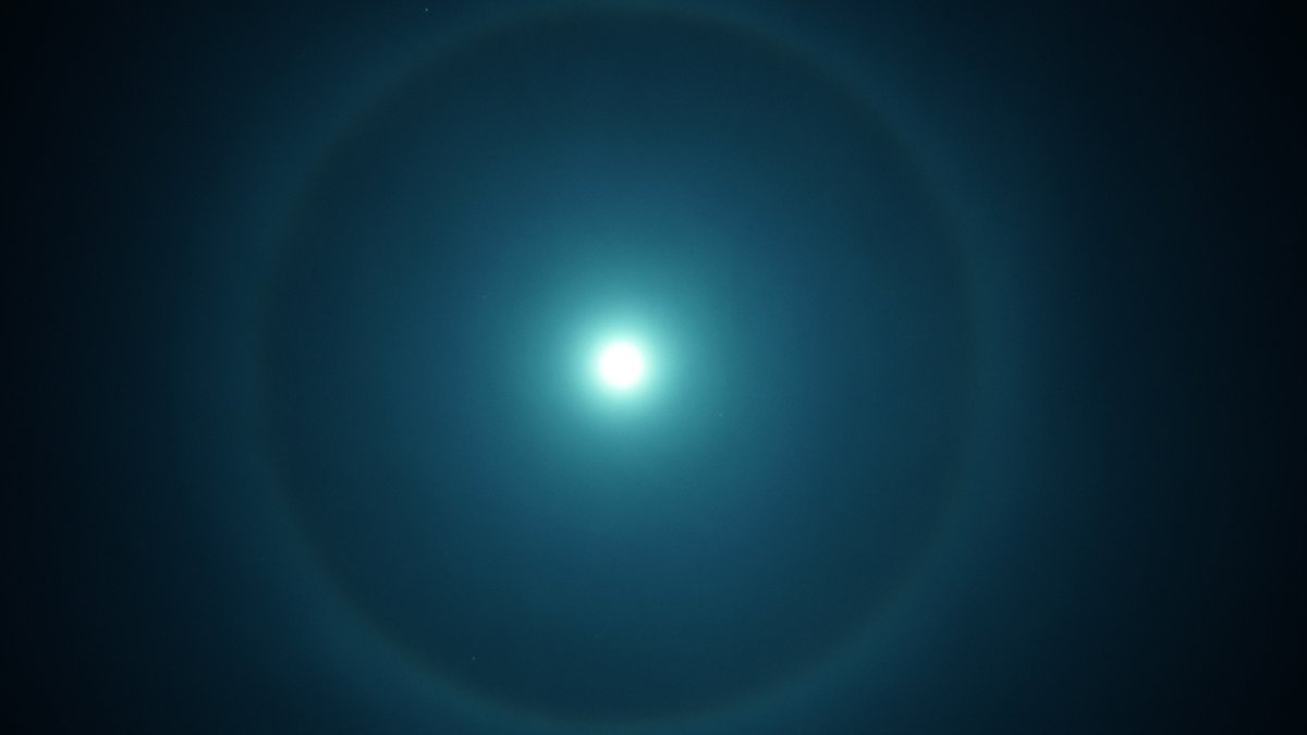 ogvt_de's tweet photo. Mond-Halo über Montsevelier: der Wetterumschwung ist nahe. ;-)
Gute Nacht an alle. https://t.co/q8oj61O7kl