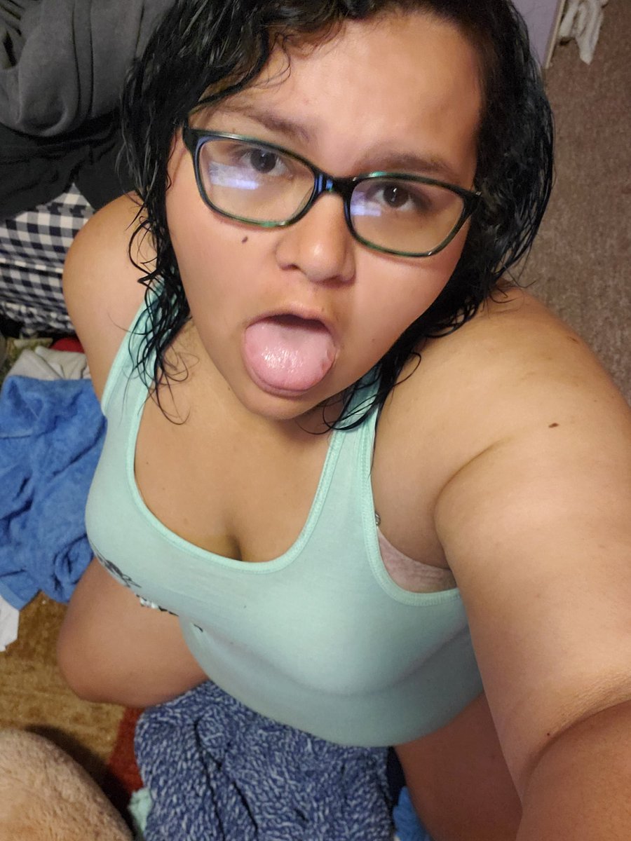 Babsygirl2's tweet photo. I have 28 spots left before it is gone tomorrow! Subscribe to my onlyfans for $3, get a free requested pic/video, free sexting with pics and so much more! 
What are you waiting for? 
Link in bio 😘 https://t.co/sZWlk2s4H2