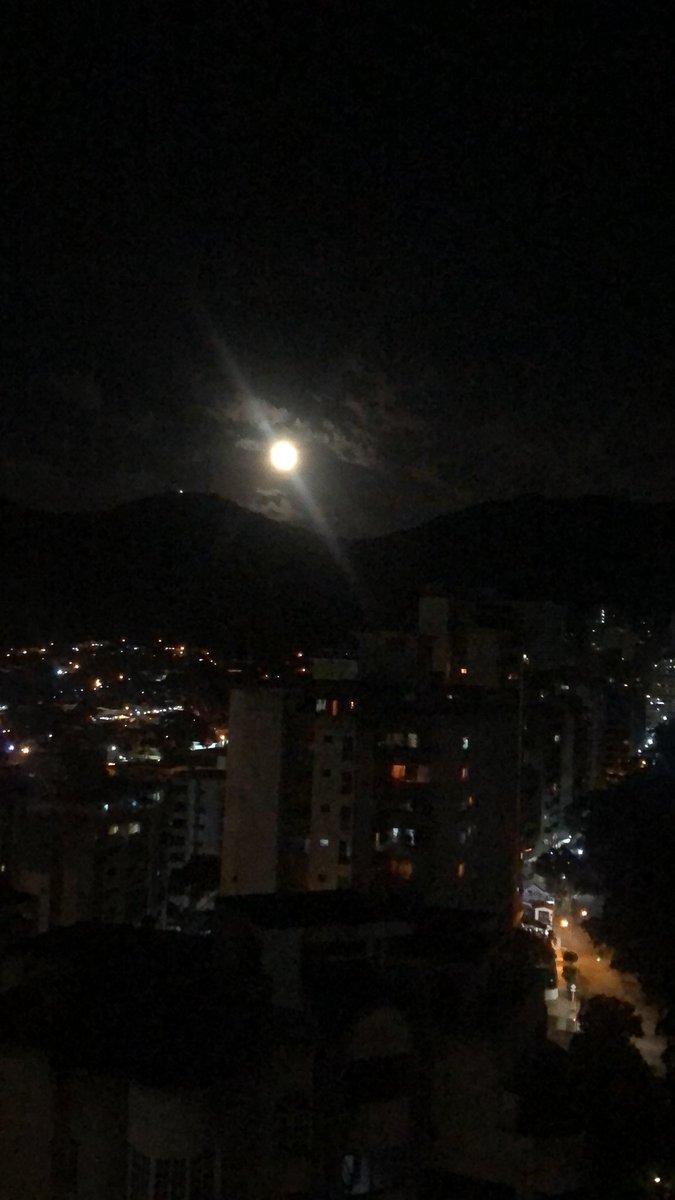 yaripole's tweet photo. @mia_astral Valencia vzla https://t.co/I6MxKtVIiy