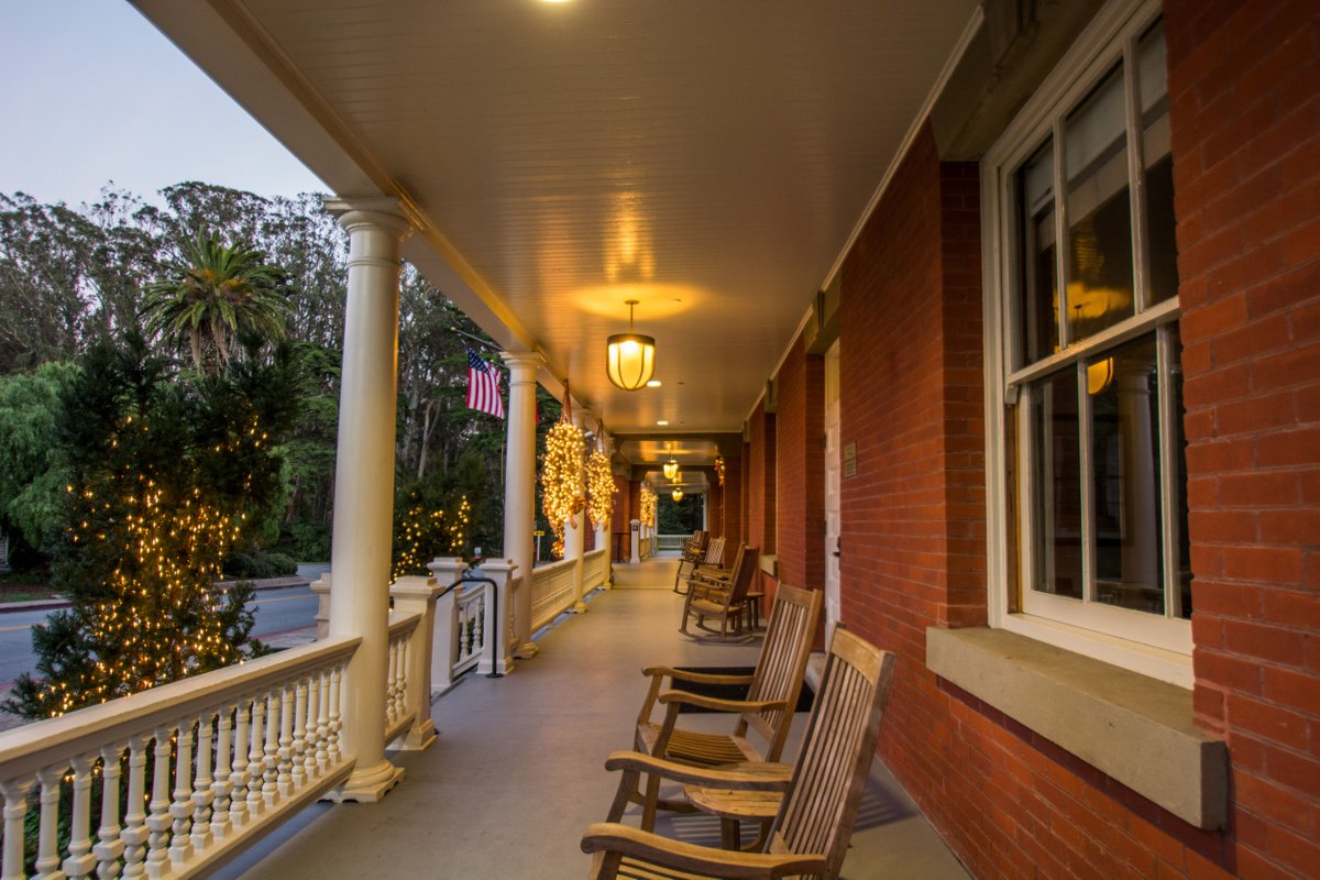 As the days grow short, twinkling lights cast a warm glow over the Inn at the Presidio, heralding the return of the holiday season. Come experience the magic of the holidays with us! Book now at presidiolodging.com/inn-at-the-pre…