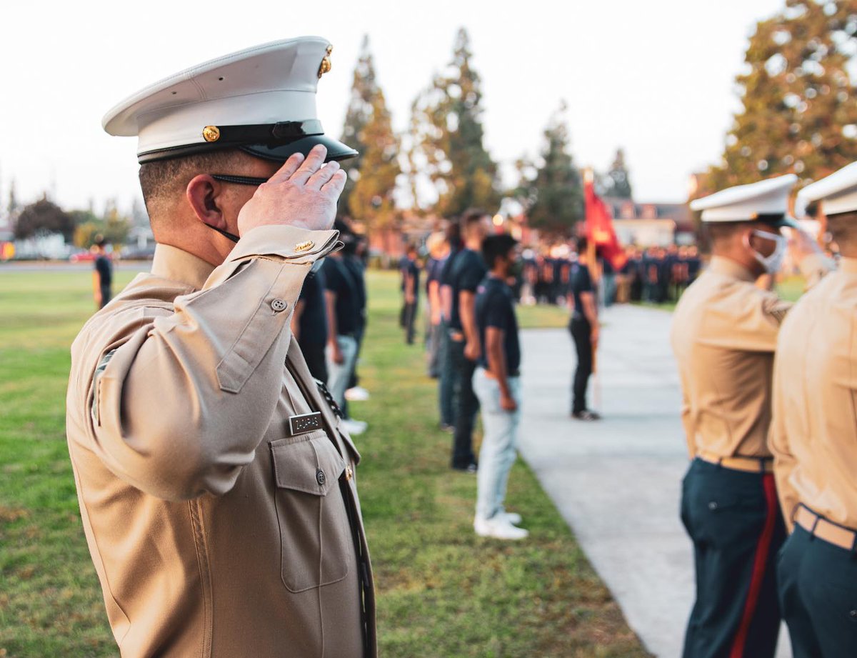 OC_Marines's tweet photo. It takes one moment in life to change your path.
It takes one person coming into your life to make a difference.
It takes one courageous decision to decide to become a United States Marine.

 Text 12MCD20 to BATTLE https://t.co/t9Ou0jM2Lw