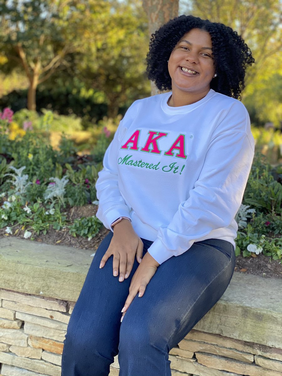 k_nicoleee__'s tweet photo. 23 with TWO Degrees! From undergrad to grad school, Thee I will always Love 💙. 
-Bachelor of Business Administration in Finance ✅ 
-Master of Business Administration✅ 
Kelly Rozier, M.B.A. 🥳 https://t.co/b78yCvvepJ
