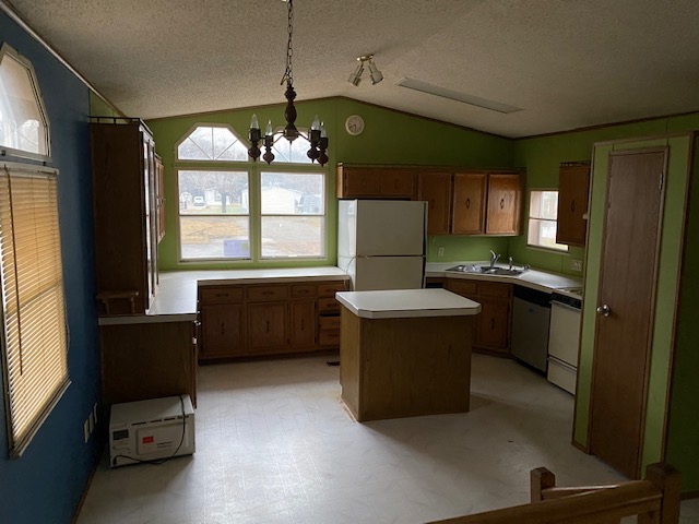 _officialadg's tweet photo. This week's featured home is located in Marinette, WI, inside the community of Foxx Glen. This 2000 home is in great condition and features a laundry room, master suite, and outdoor storage shed. Call Lindy at 715-735-7740 to schedule a tour! https://t.co/6x95PnpIuY