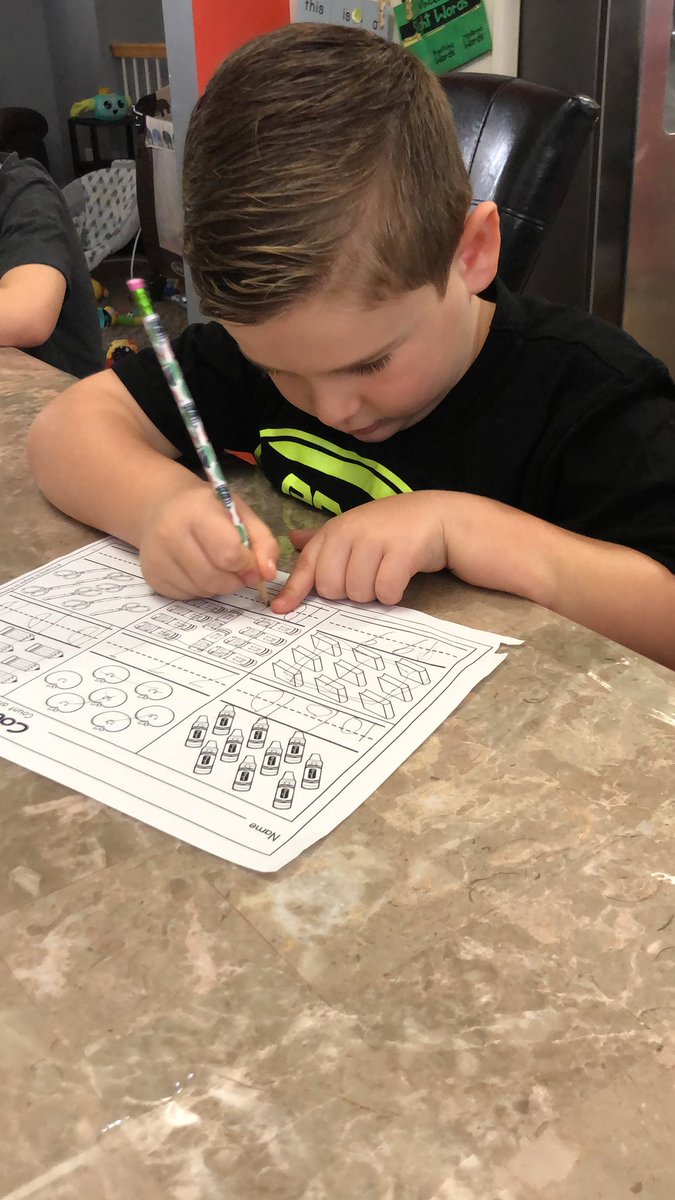 KaitlinVacirca's tweet photo. The concentration on that finger space 😂 https://t.co/Td8ppQxVro