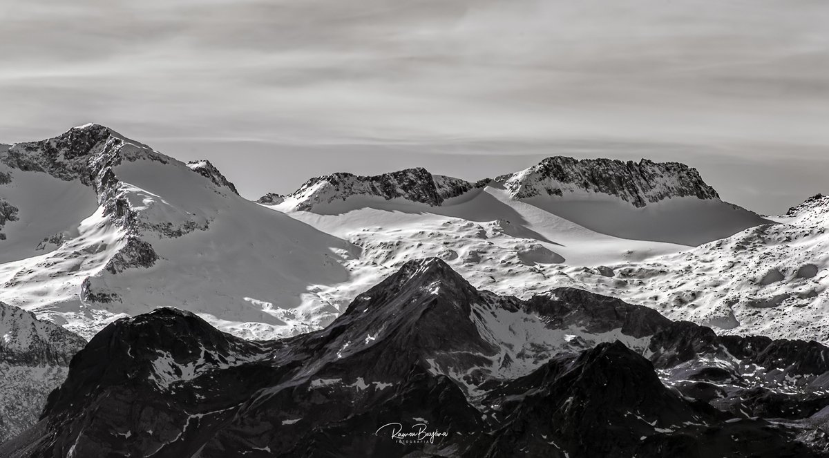 meteopallars's tweet photo. Les Maleïdes aquest matí des de la vall de Varradòs abans de les grans nevades previstes pels propers dies al Pirineu Occidental https://t.co/MdoBVhSNTQ